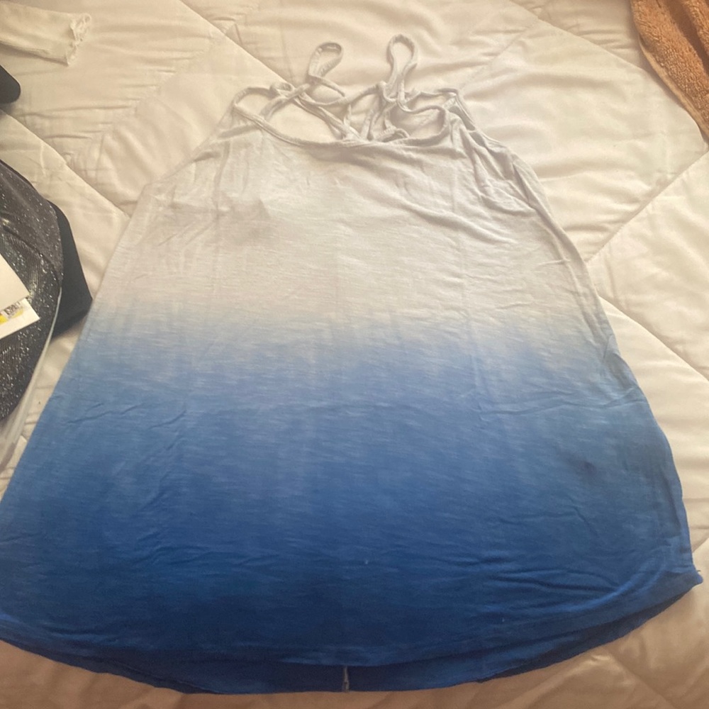 ombré blue top w zig zag back!